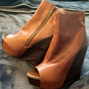 STEVE MADDEN sky high peep toe ankle bootie 💃🏻🤩